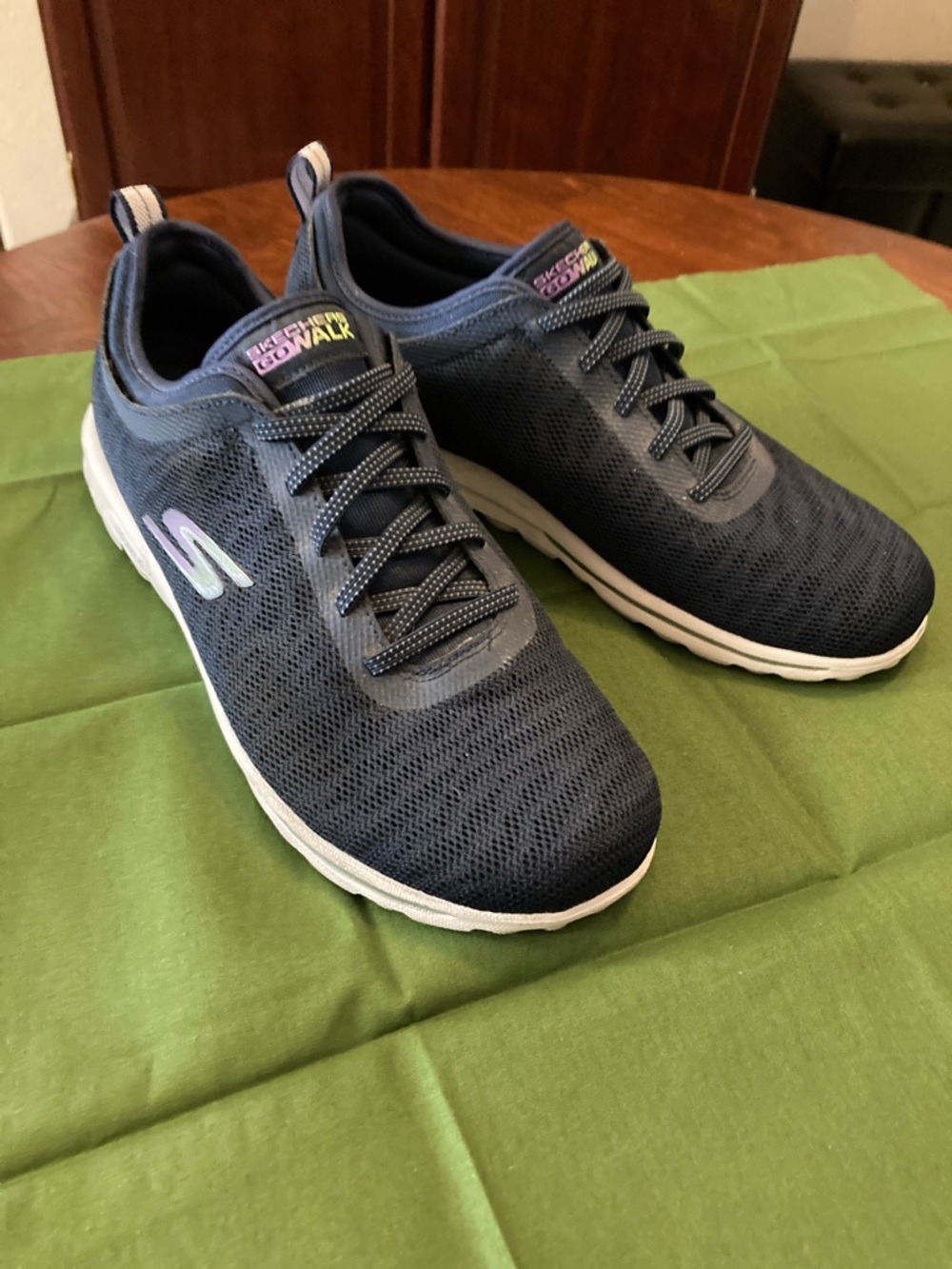 Skechers Navy Mesh Lace-Up GoWalk Sneakers size 9.5
